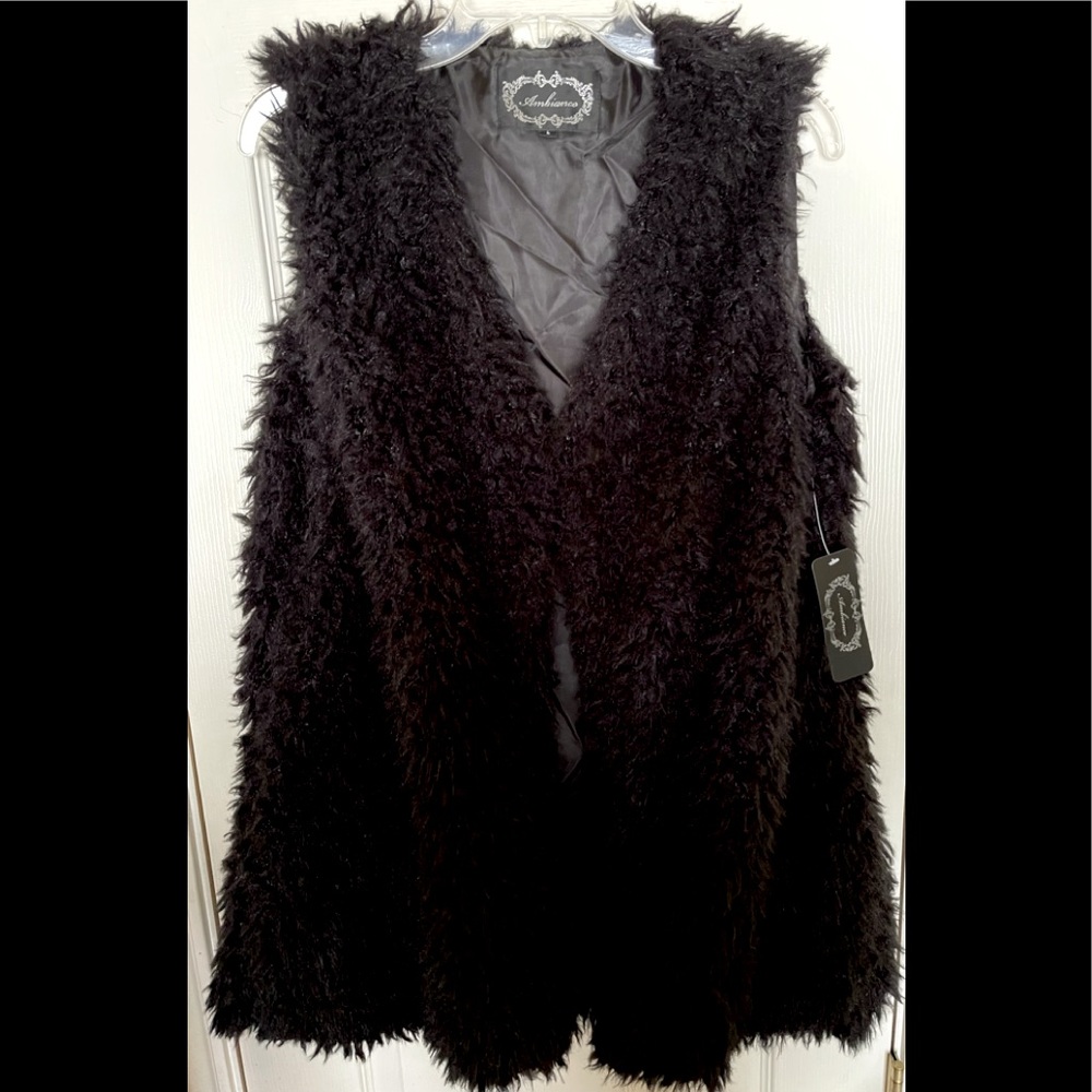 🖤 Ambiance- Black Faux Fur Vest 🖤